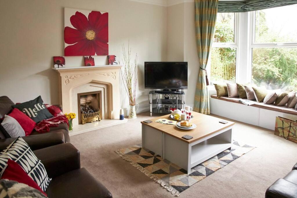 Comfy Big 7 Bedroom Townhouse Harrogate Bagian luar foto