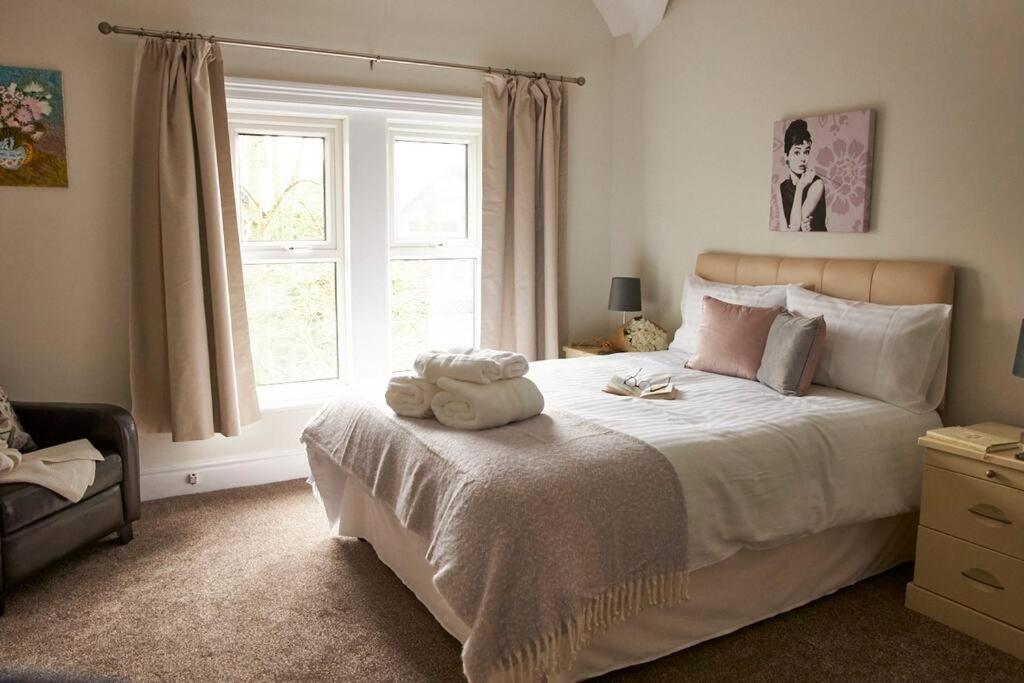Comfy Big 7 Bedroom Townhouse Harrogate Bagian luar foto