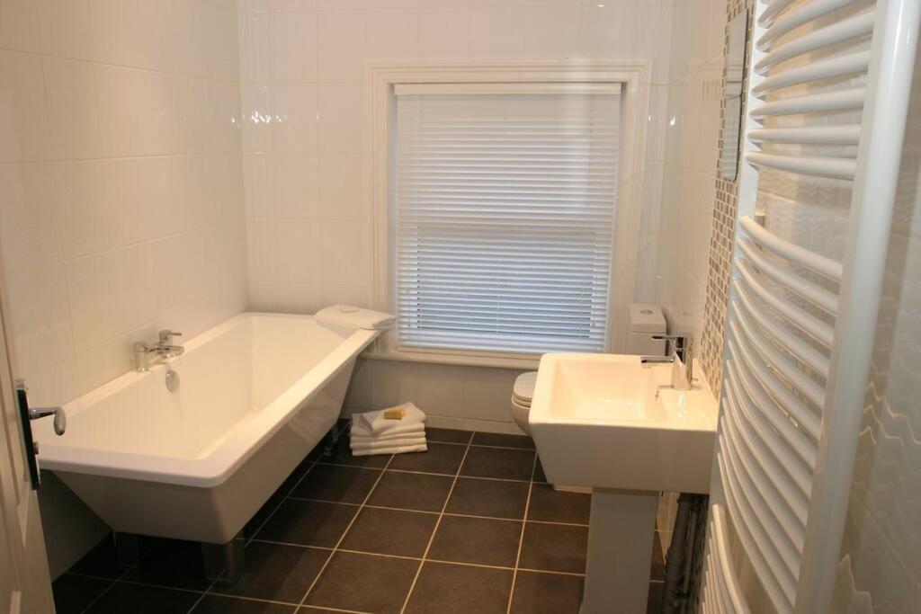 Comfy Big 7 Bedroom Townhouse Harrogate Bagian luar foto