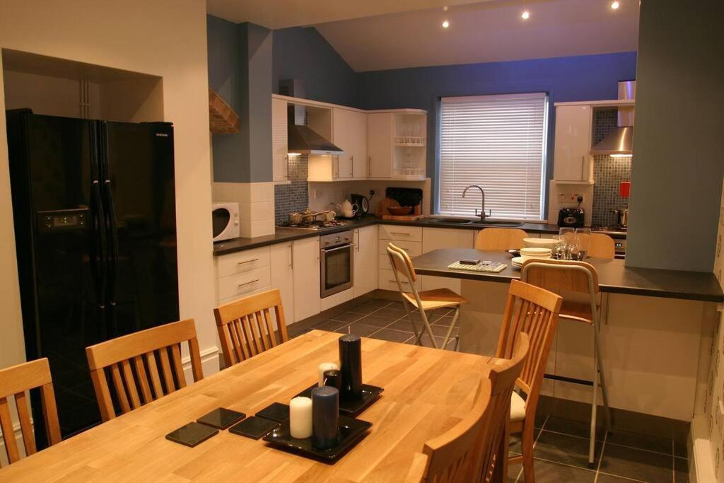 Comfy Big 7 Bedroom Townhouse Harrogate Bagian luar foto